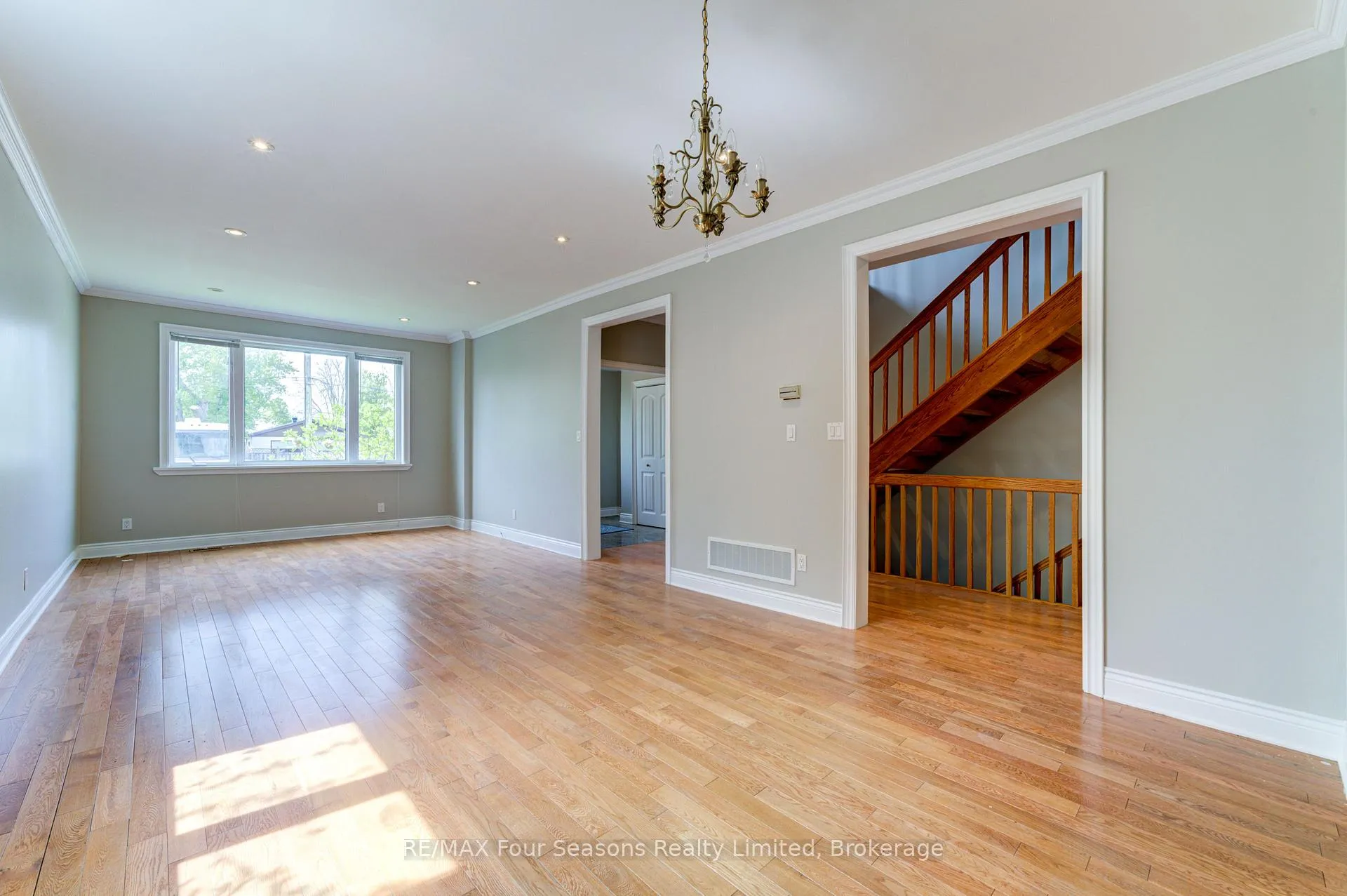 Photo 7 of 243 River Road E, Wasaga Beach — HOMEH