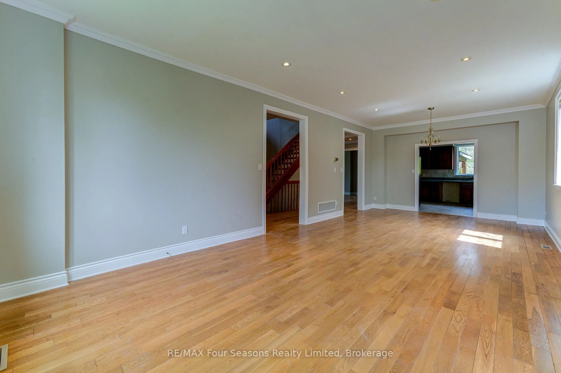 Photo 9 of 243 River Road E, Wasaga Beach — HOMEH