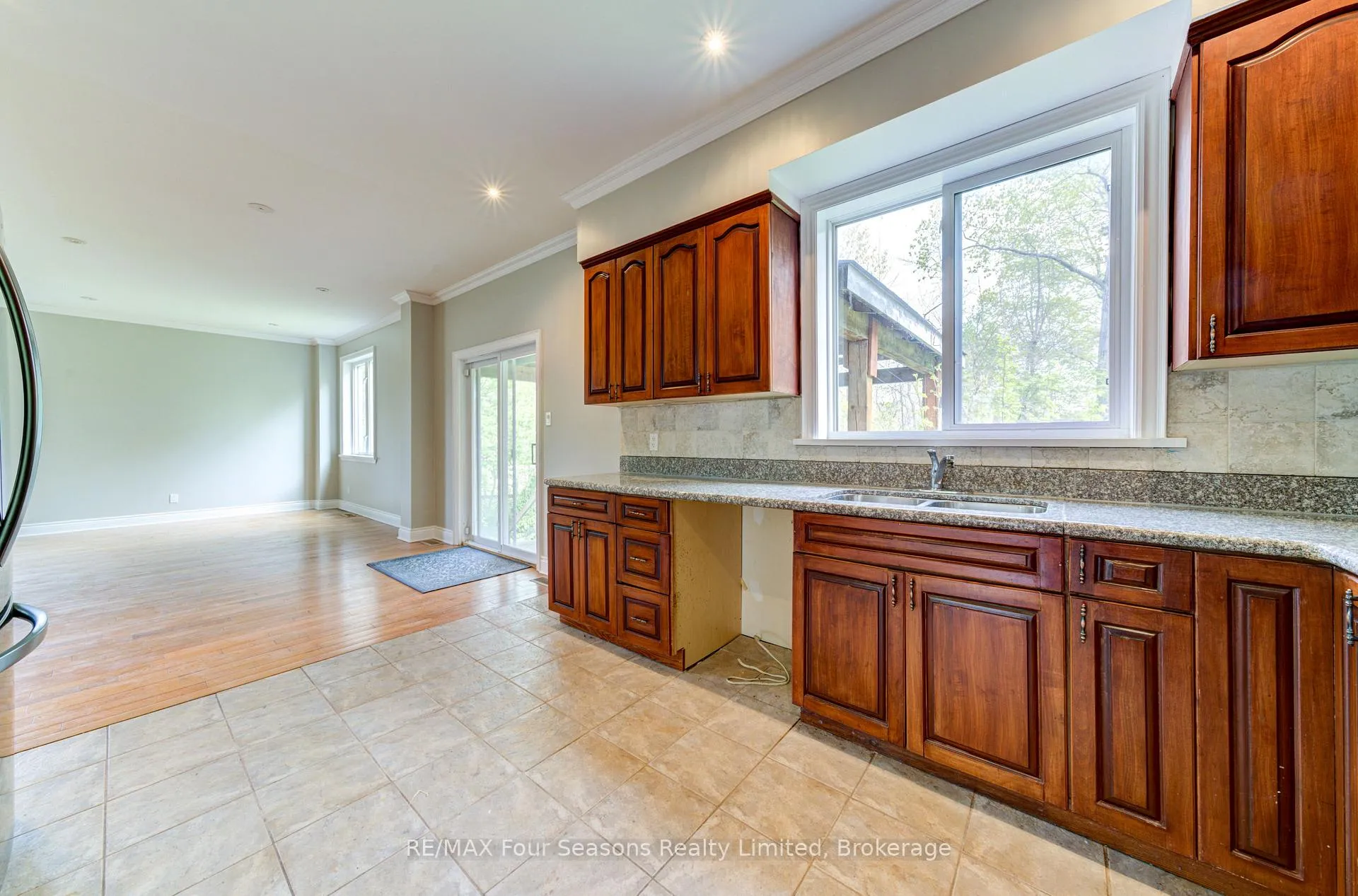 Photo 13 of 243 River Road E, Wasaga Beach — HOMEH