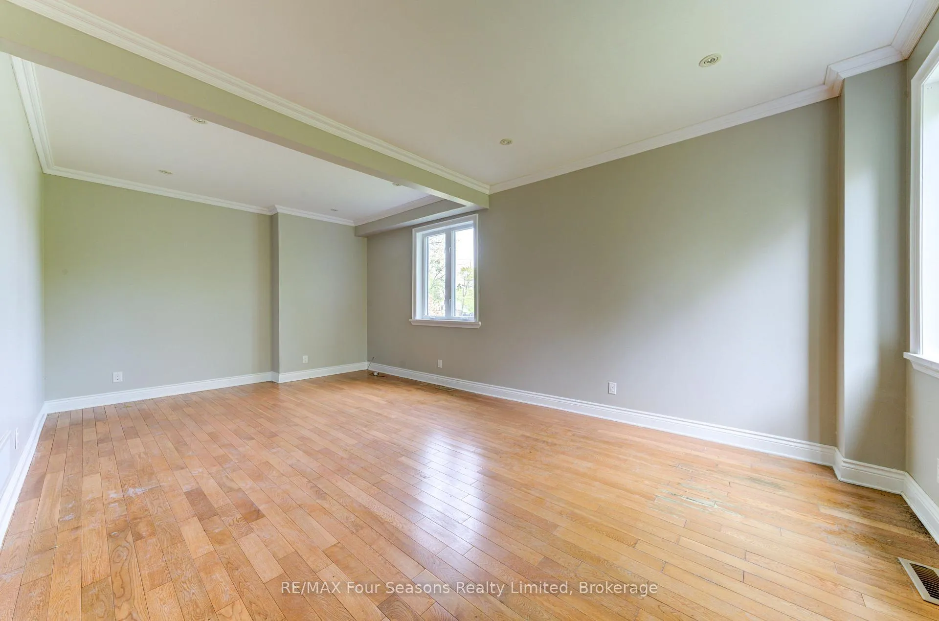 Photo 15 of 243 River Road E, Wasaga Beach — HOMEH