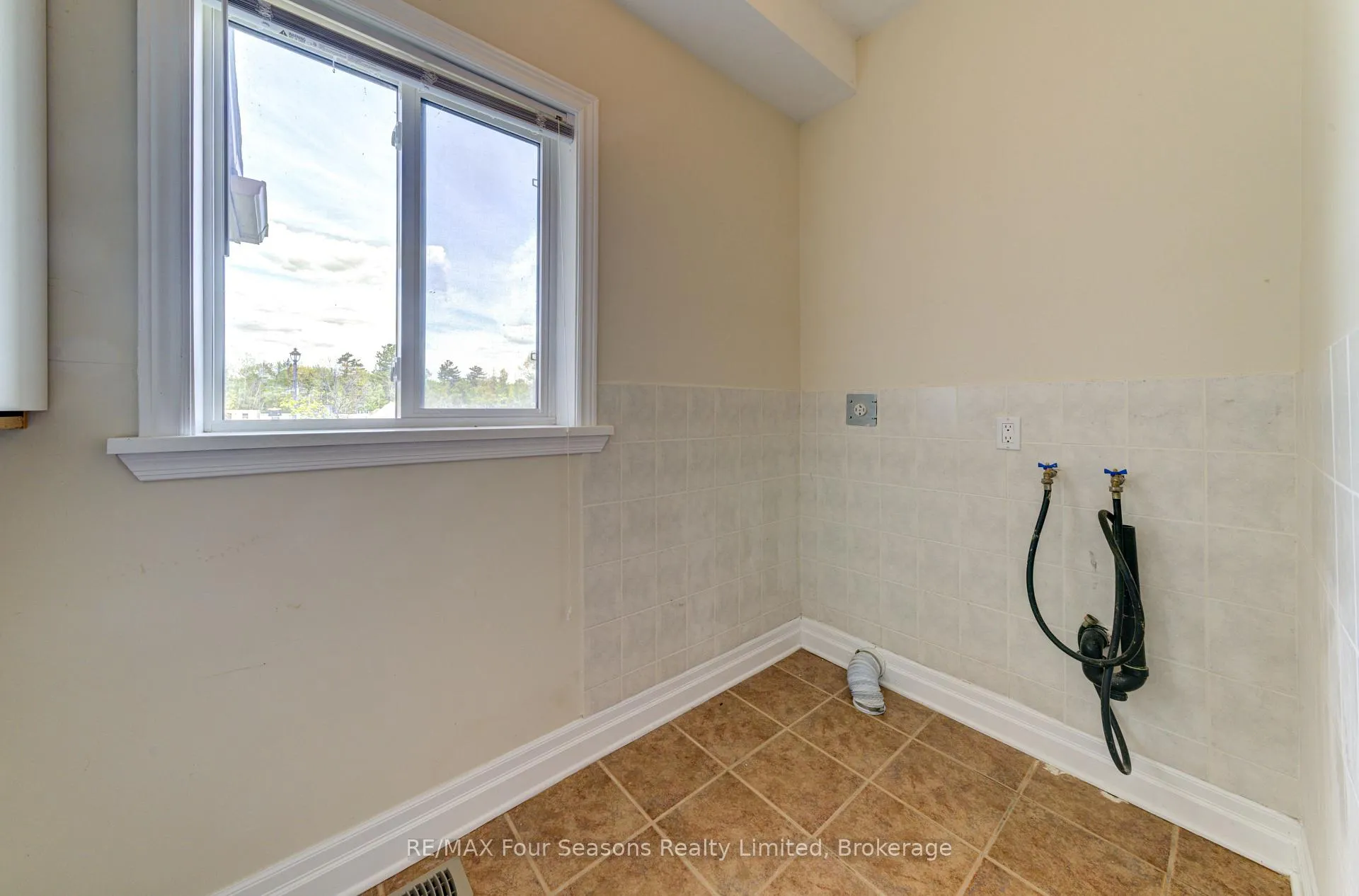 Photo 17 of 243 River Road E, Wasaga Beach — HOMEH