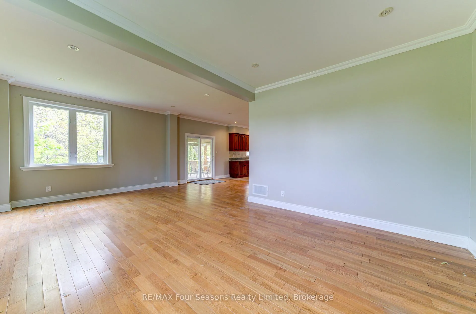 Photo 18 of 243 River Road E, Wasaga Beach — HOMEH