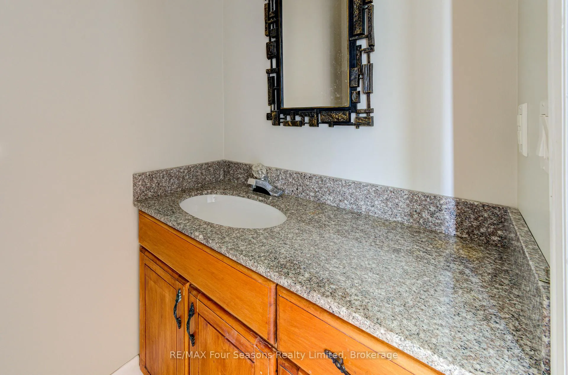 Photo 19 of 243 River Road E, Wasaga Beach — HOMEH