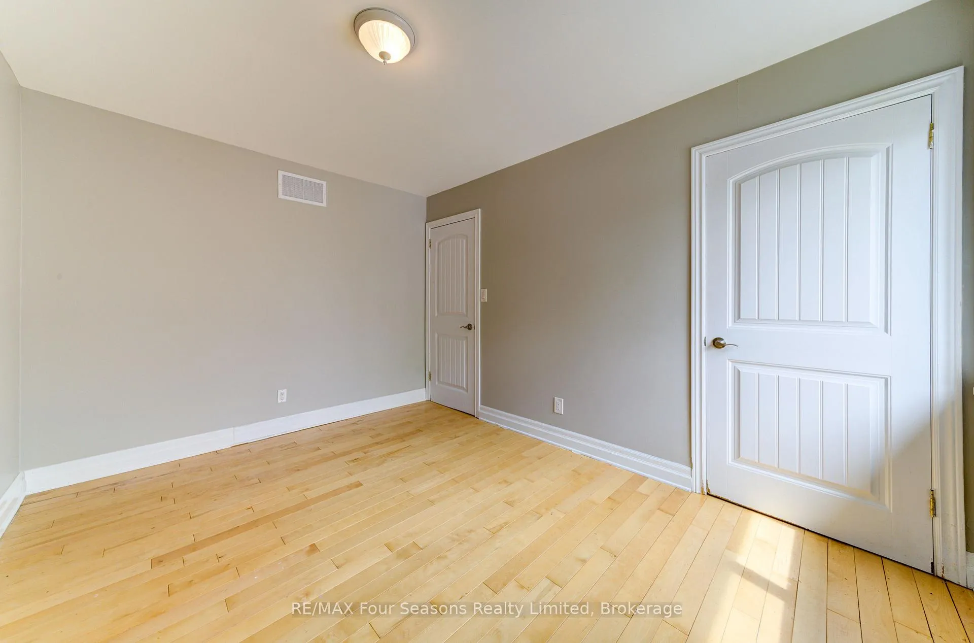 Photo 23 of 243 River Road E, Wasaga Beach — HOMEH