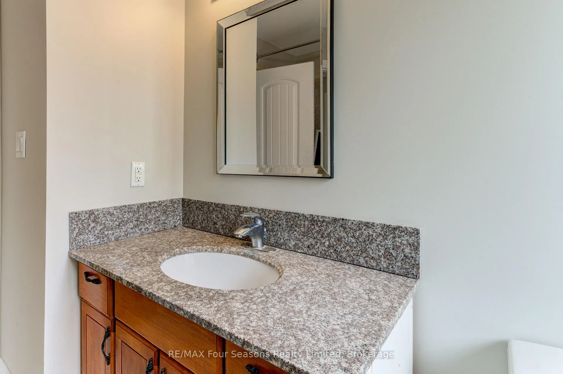 Photo 25 of 243 River Road E, Wasaga Beach — HOMEH