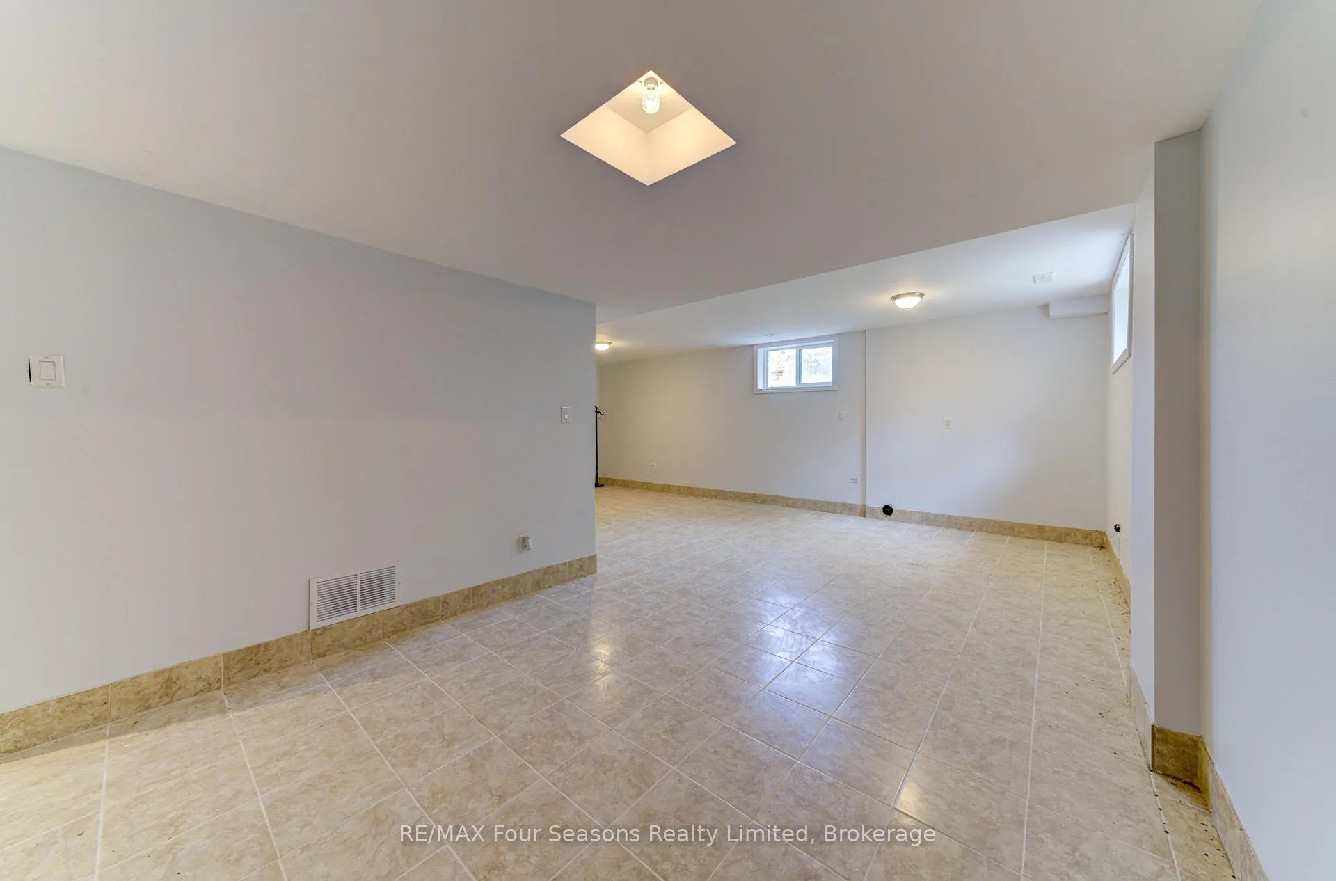 Photo 31 of 243 River Road E, Wasaga Beach — HOMEH