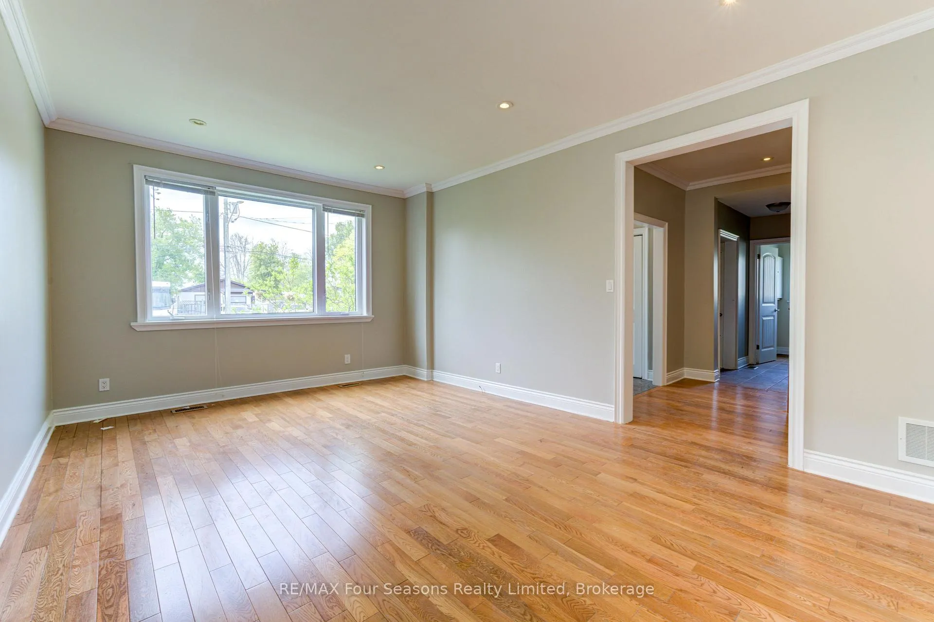 Photo 34 of 243 River Road E, Wasaga Beach — HOMEH