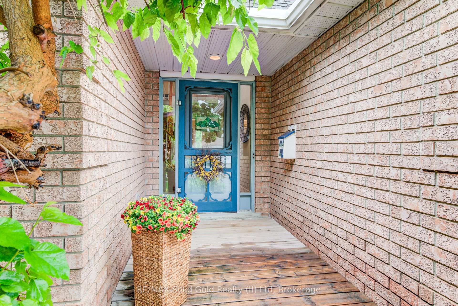 Photo 4 of 580 Hallmark Drive, Waterloo — HOMEH