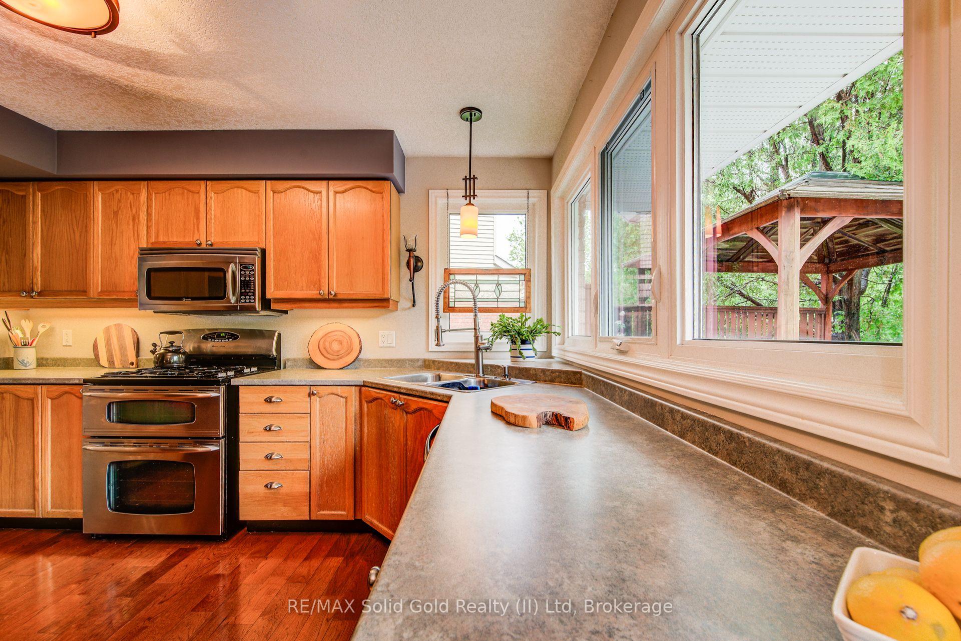 Photo 11 of 580 Hallmark Drive, Waterloo — HOMEH