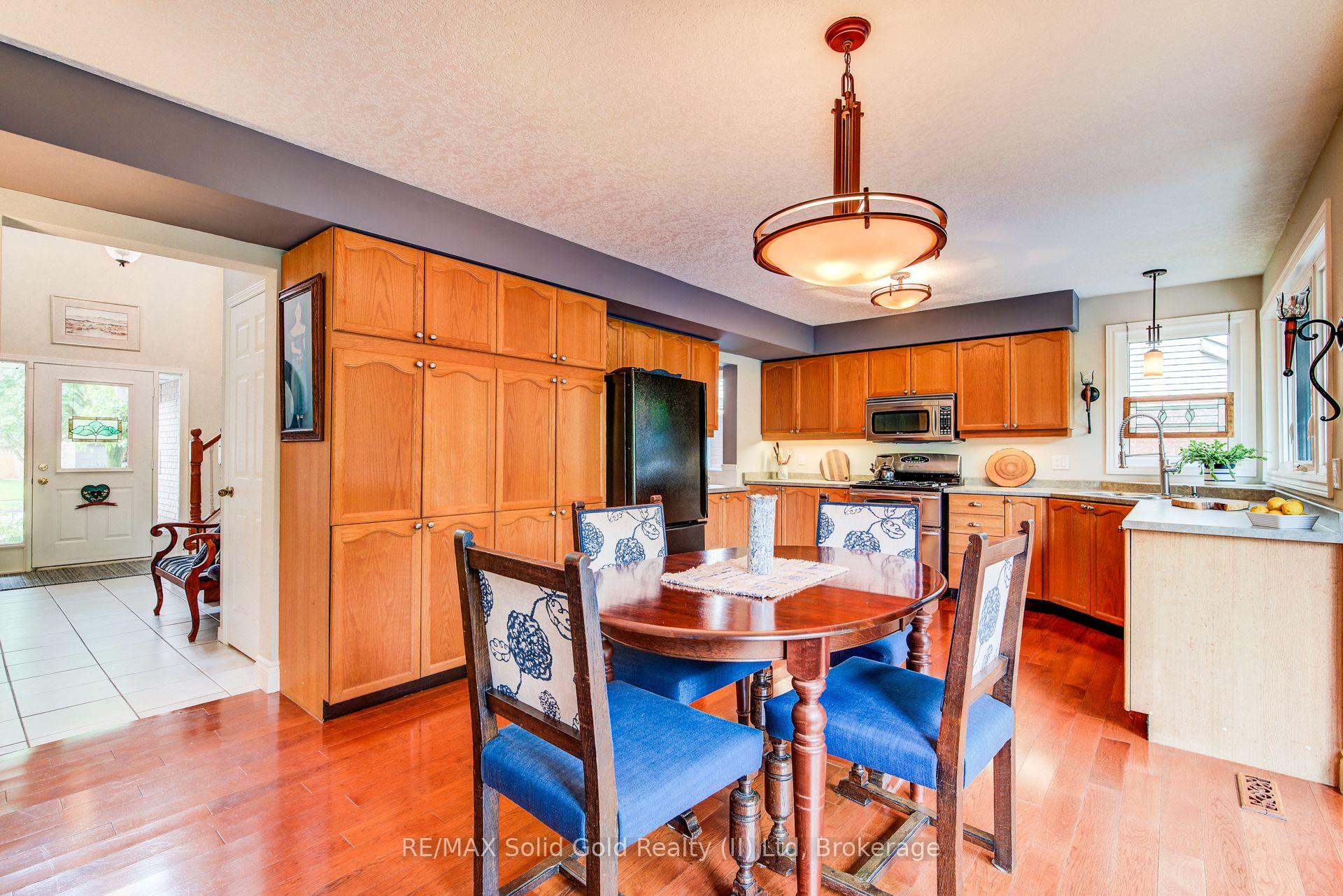 Photo 14 of 580 Hallmark Drive, Waterloo — HOMEH