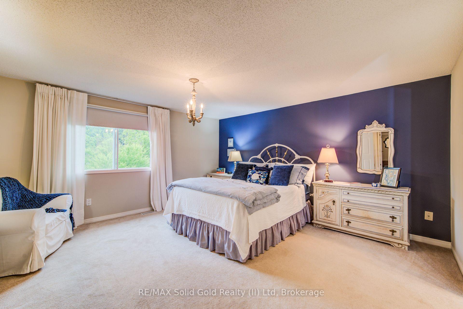 Photo 20 of 580 Hallmark Drive, Waterloo — HOMEH