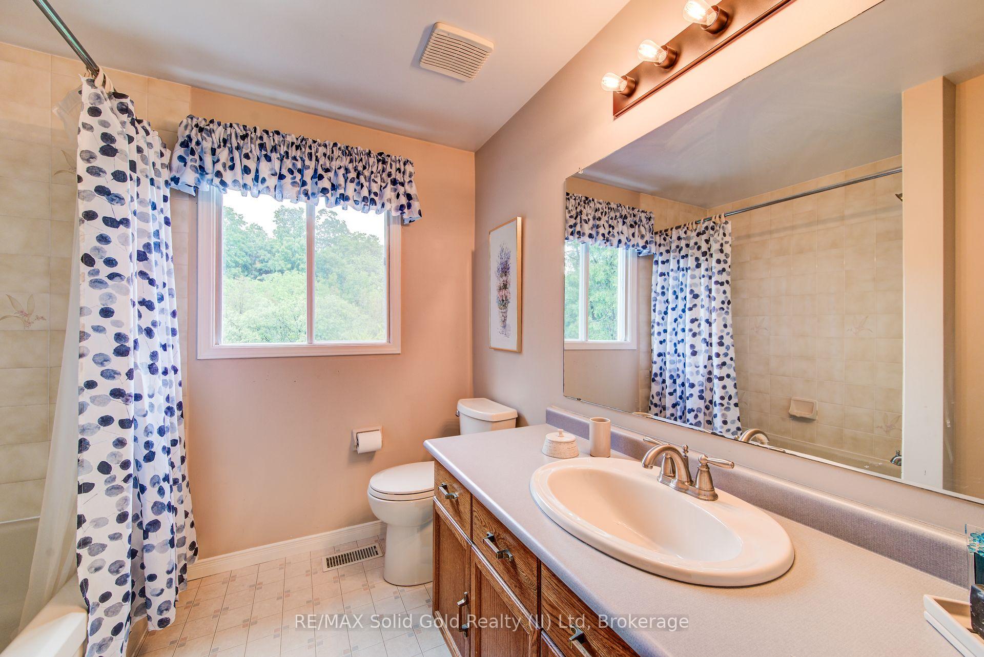 Photo 27 of 580 Hallmark Drive, Waterloo — HOMEH
