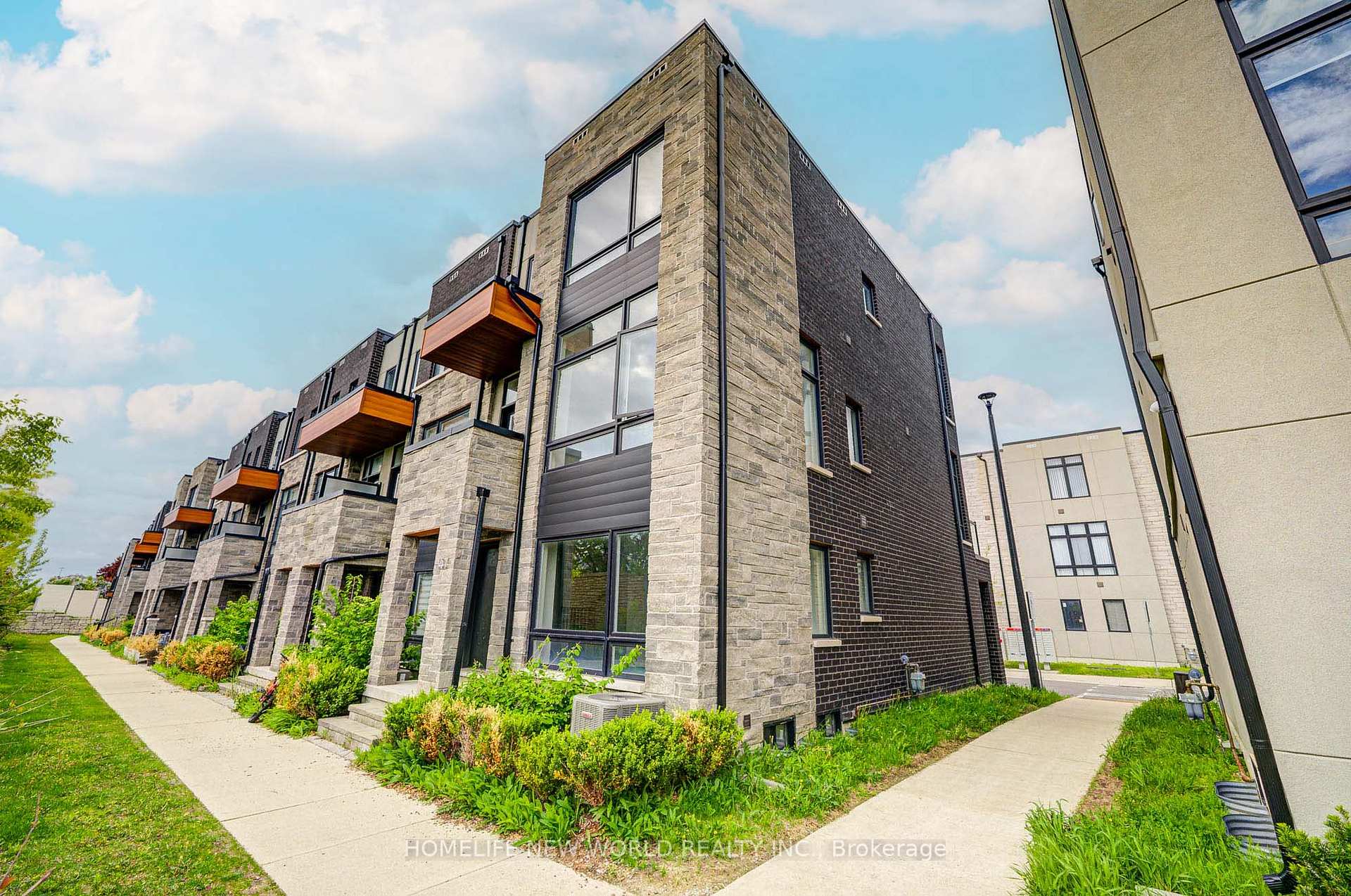 Photo 2 of 147 Carpaccio Avenue, Vaughan, Vellore Village — HOMEH
