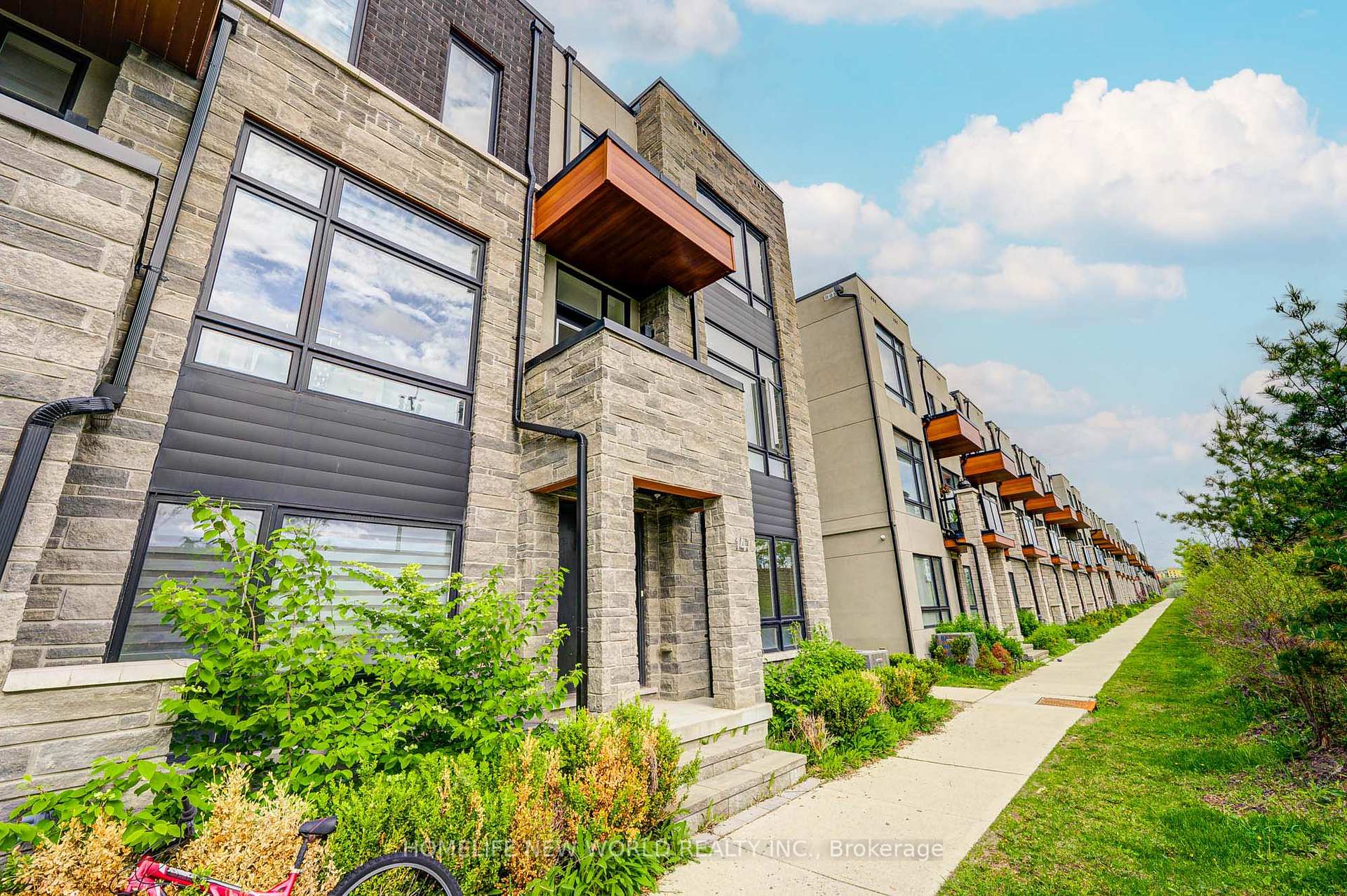Photo 3 of 147 Carpaccio Avenue, Vaughan, Vellore Village — HOMEH