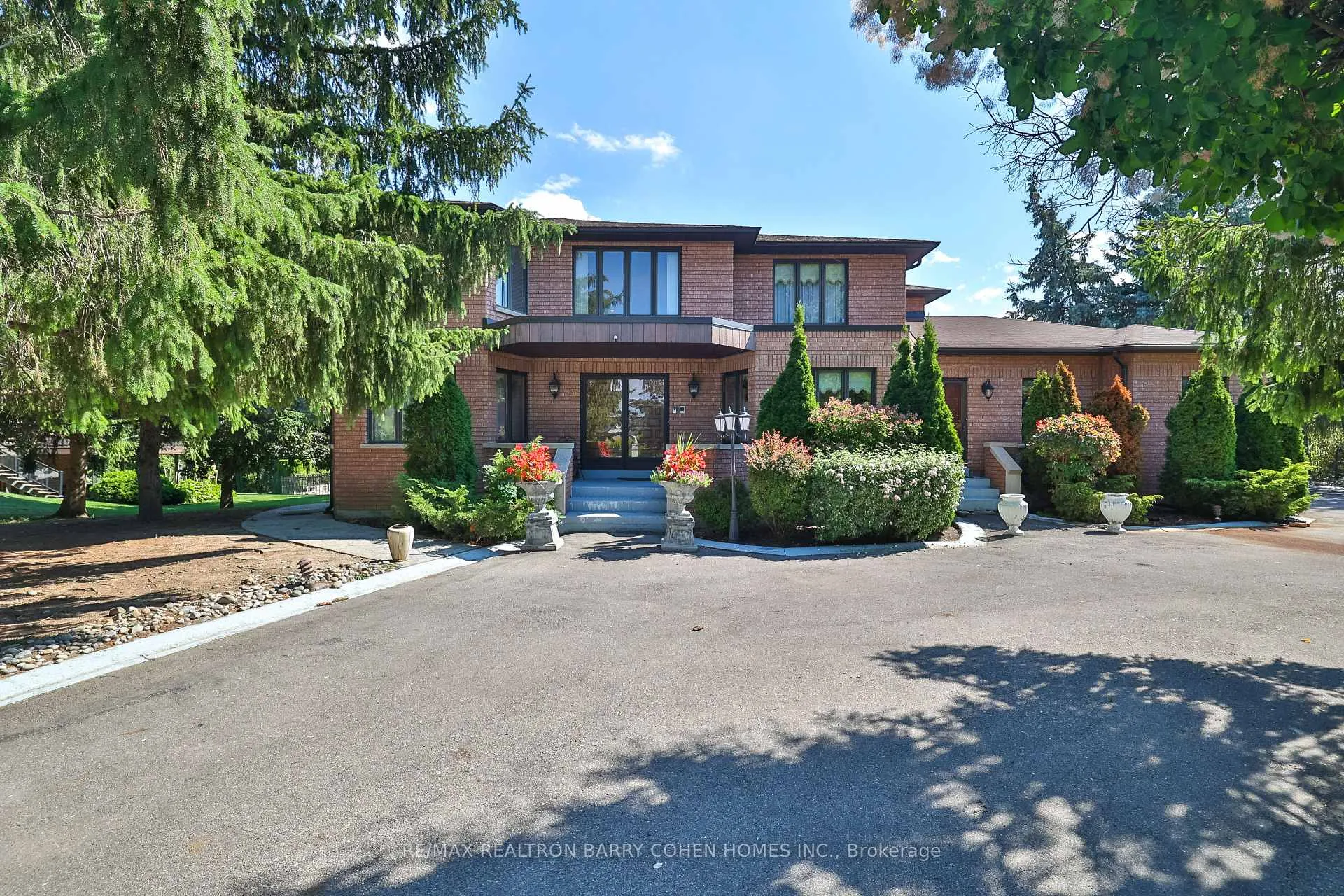 Photo 2 of 160 Millwood Parkway, Vaughan, Vellore Village — HOMEH