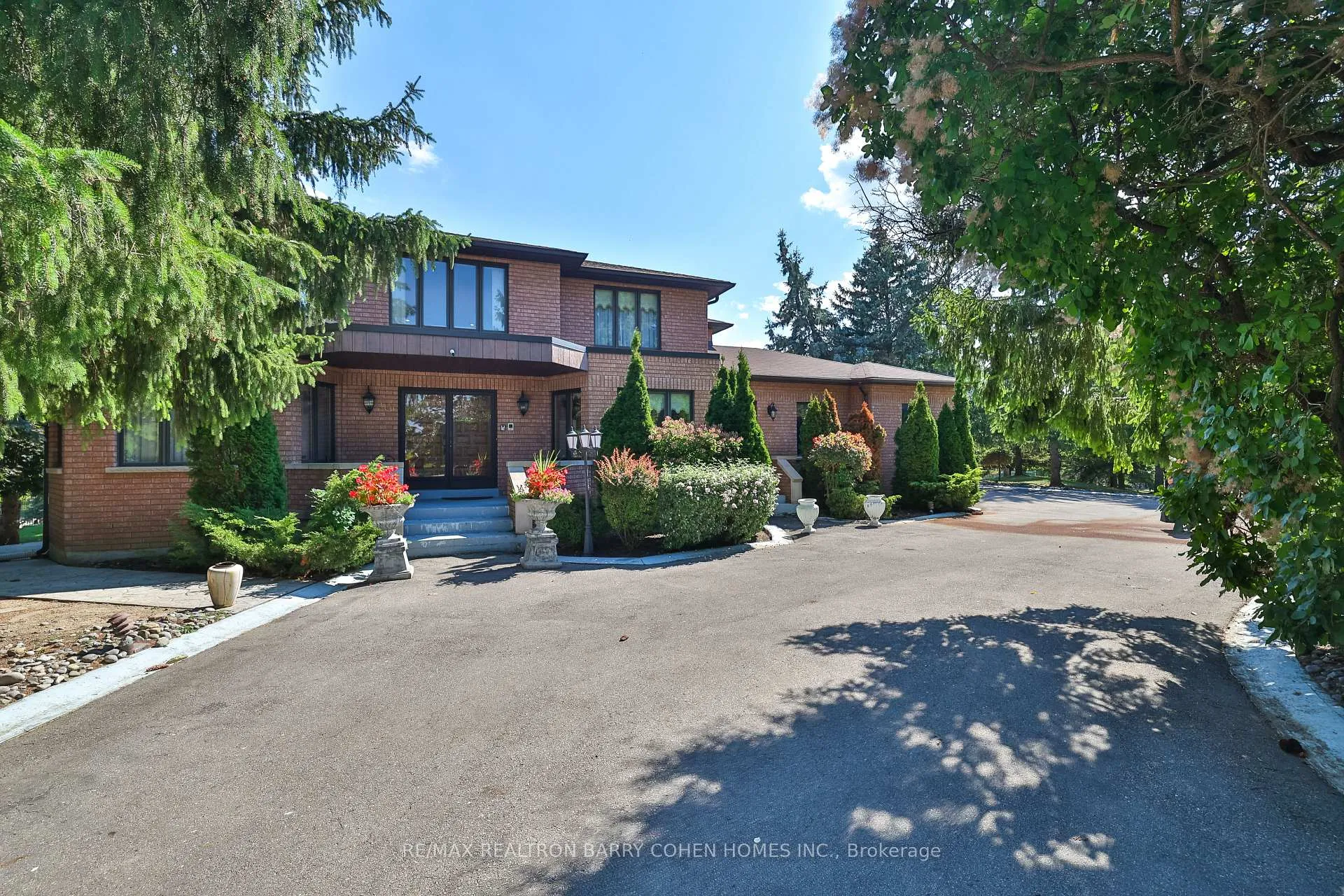 Photo 3 of 160 Millwood Parkway, Vaughan, Vellore Village — HOMEH