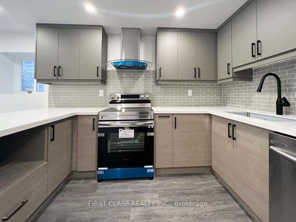 Photo 2 of 11 Silker Street, Vaughan, Patterson — HOMEH