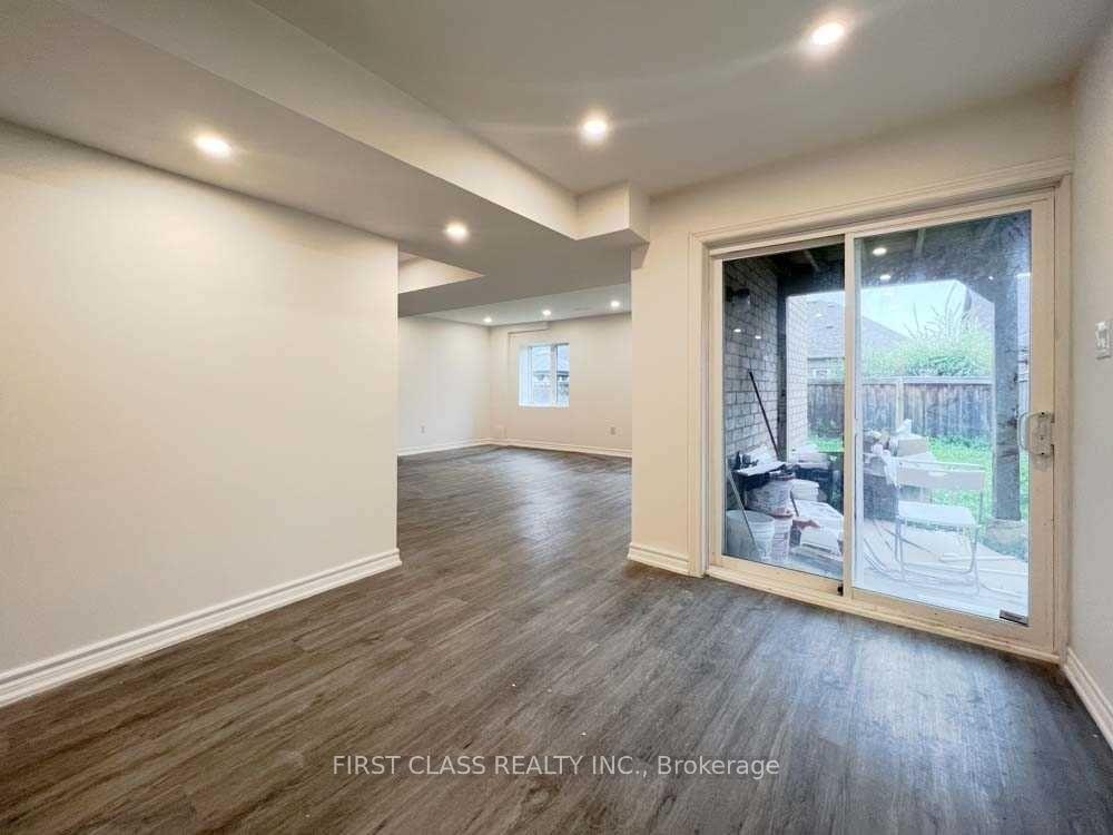 Photo 4 of 11 Silker Street, Vaughan, Patterson — HOMEH