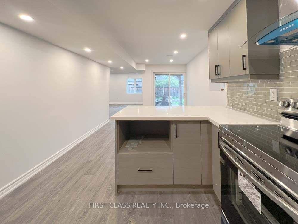 Photo 5 of 11 Silker Street, Vaughan, Patterson — HOMEH
