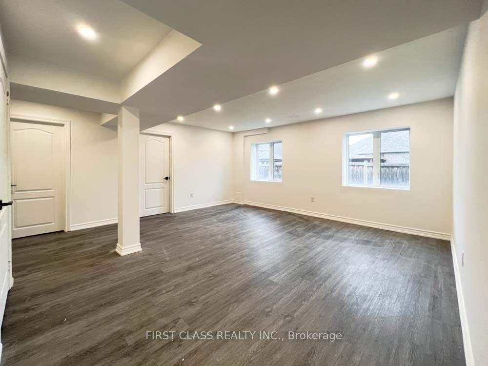 Photo 6 of 11 Silker Street, Vaughan, Patterson — HOMEH