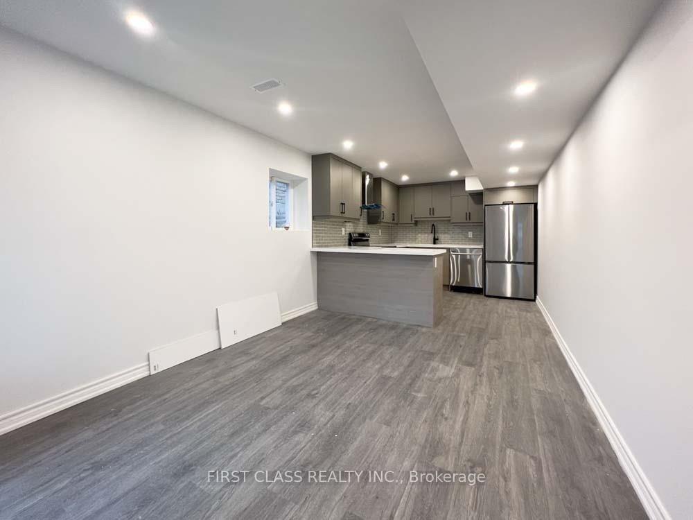 Photo 12 of 11 Silker Street, Vaughan, Patterson — HOMEH