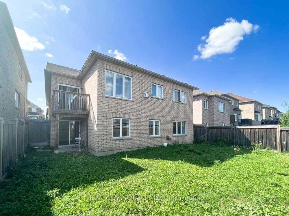 Photo 13 of 11 Silker Street, Vaughan, Patterson — HOMEH