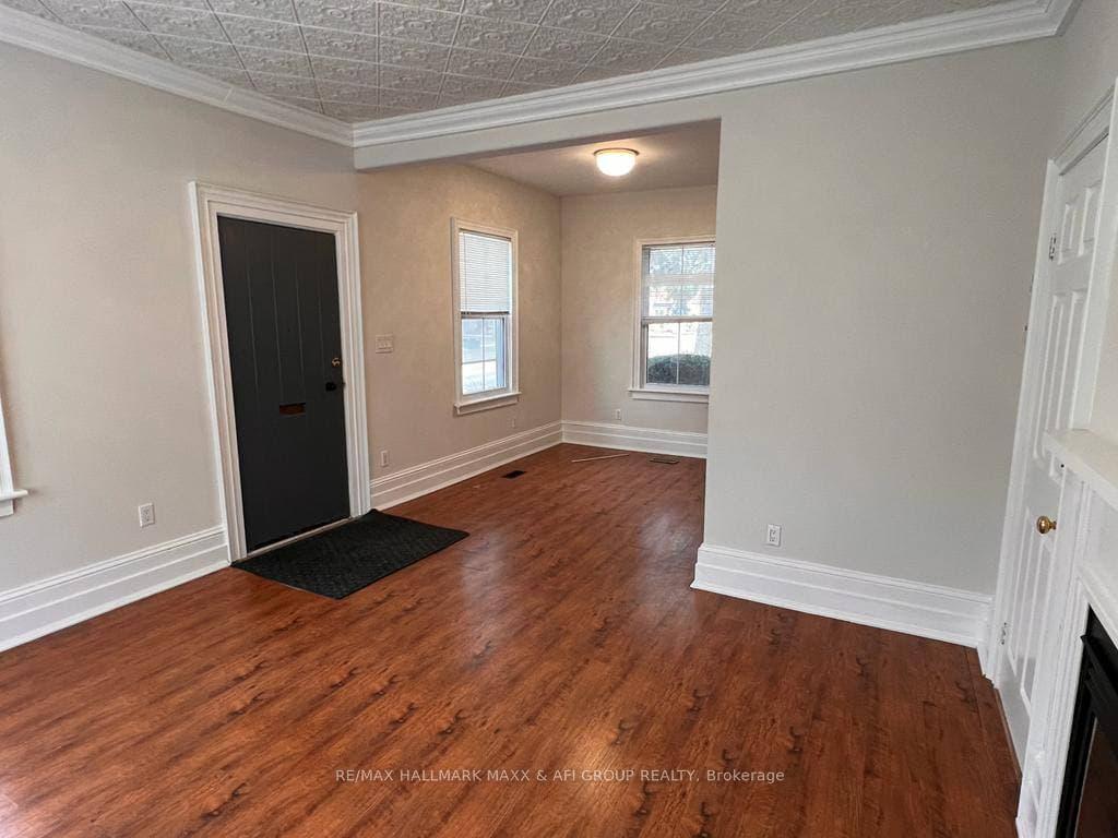 Photo 2 of Unit Front, 61 Wellington Street E, Aurora, Aurora Village — HOMEH