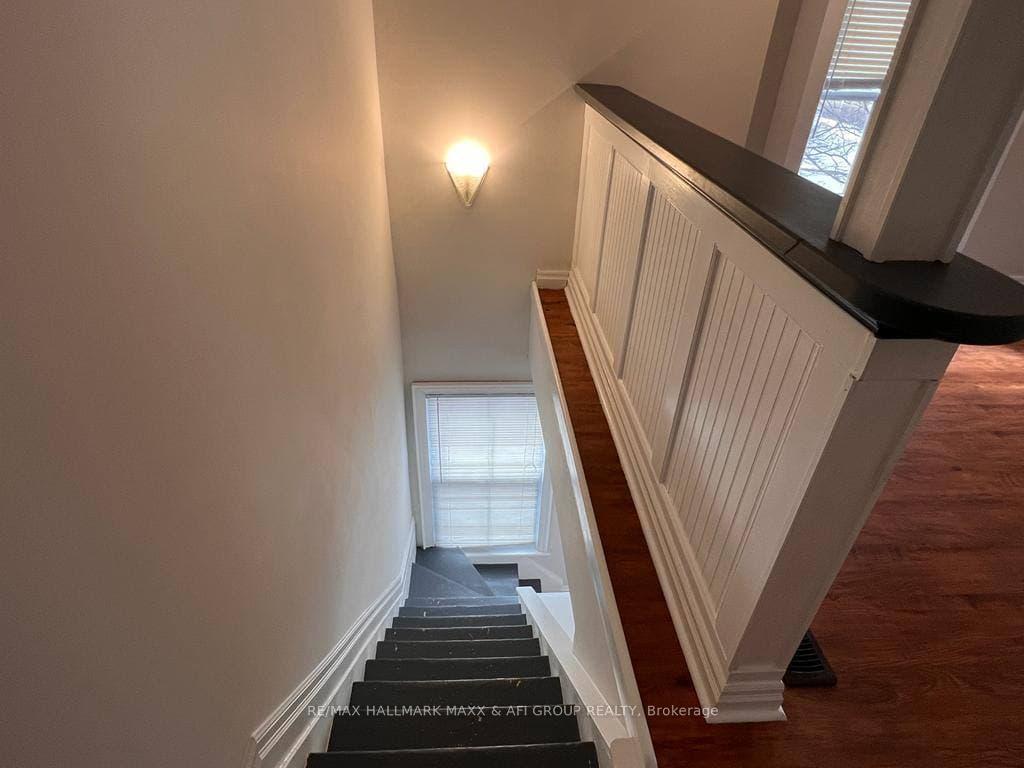 Photo 6 of Unit Front, 61 Wellington Street E, Aurora, Aurora Village — HOMEH