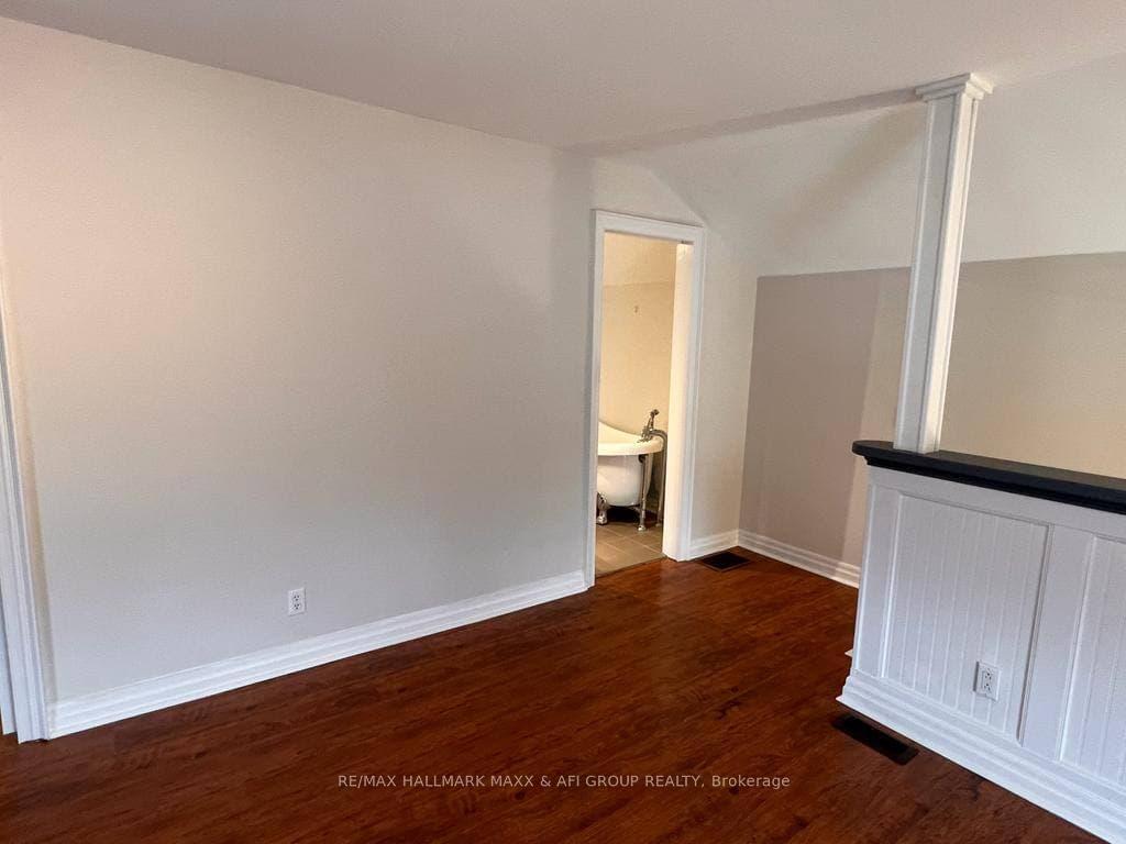 Photo 7 of Unit Front, 61 Wellington Street E, Aurora, Aurora Village — HOMEH