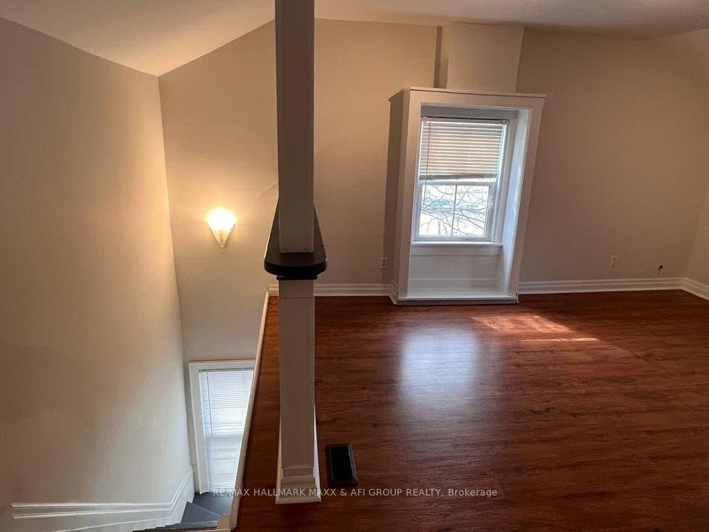 Photo 12 of Unit Front, 61 Wellington Street E, Aurora, Aurora Village — HOMEH