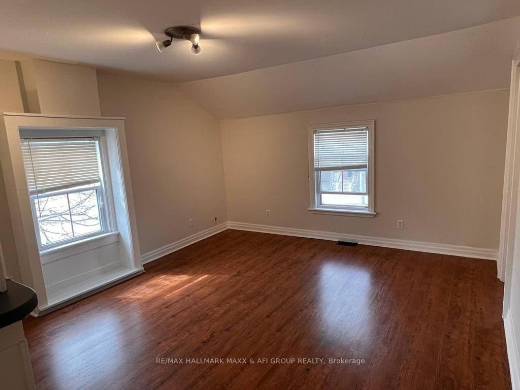 Photo 13 of Unit Front, 61 Wellington Street E, Aurora, Aurora Village — HOMEH