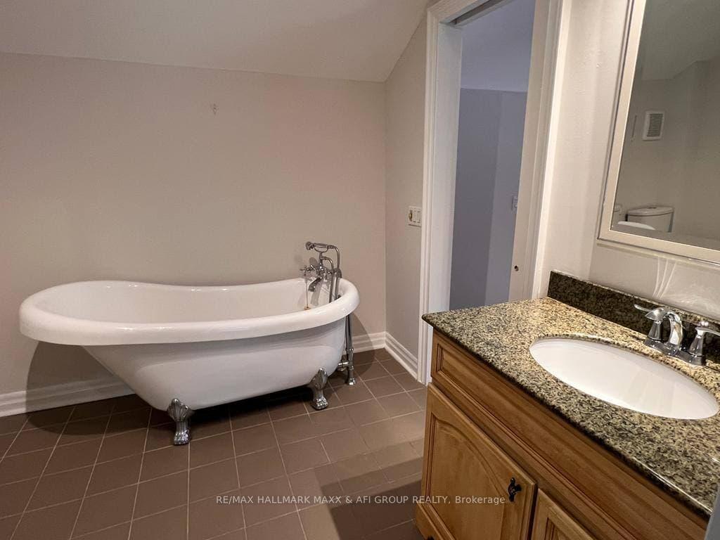 Photo 14 of Unit Front, 61 Wellington Street E, Aurora, Aurora Village — HOMEH