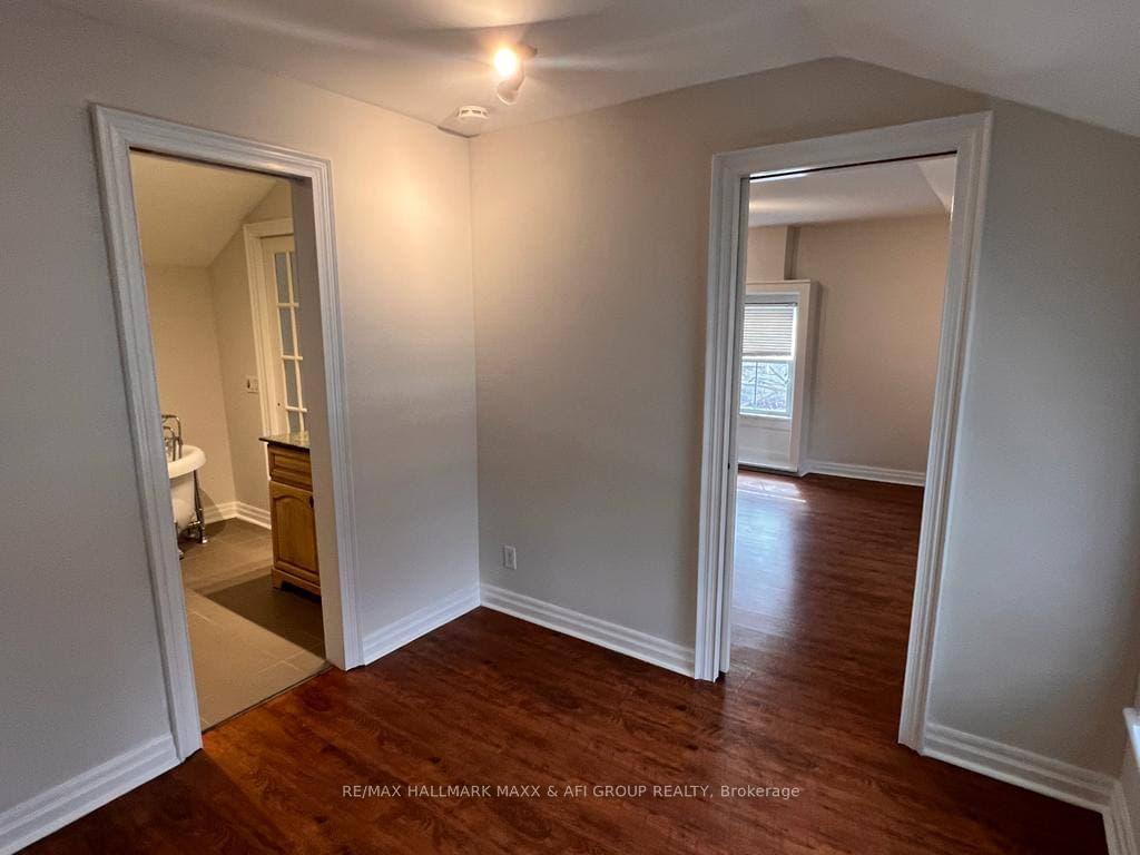 Photo 17 of Unit Front, 61 Wellington Street E, Aurora, Aurora Village — HOMEH