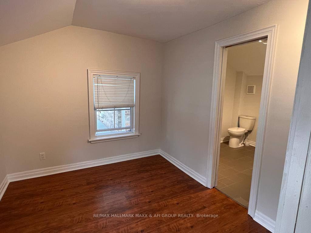 Photo 15 of Unit Front, 61 Wellington Street E, Aurora, Aurora Village — HOMEH