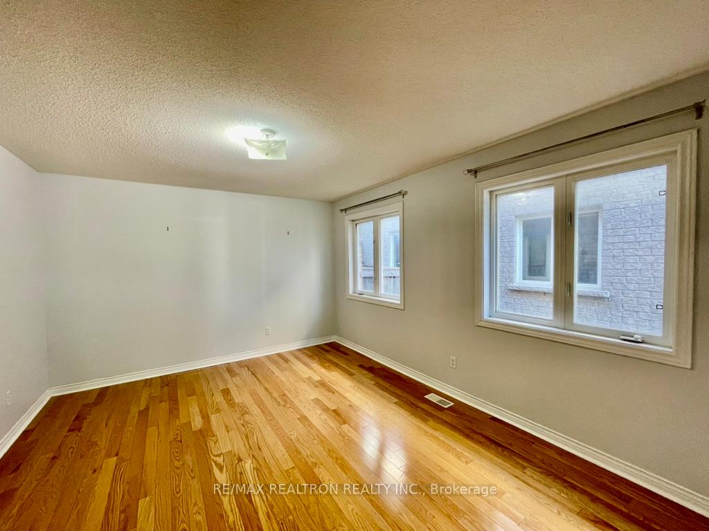 Photo 3 of 72 Darren Avenue, Whitby, Rolling Acres — HOMEH