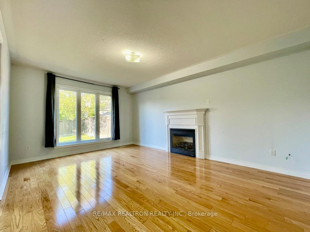 Photo 4 of 72 Darren Avenue, Whitby, Rolling Acres — HOMEH