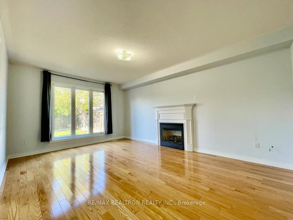 Photo 5 of 72 Darren Avenue, Whitby, Rolling Acres — HOMEH