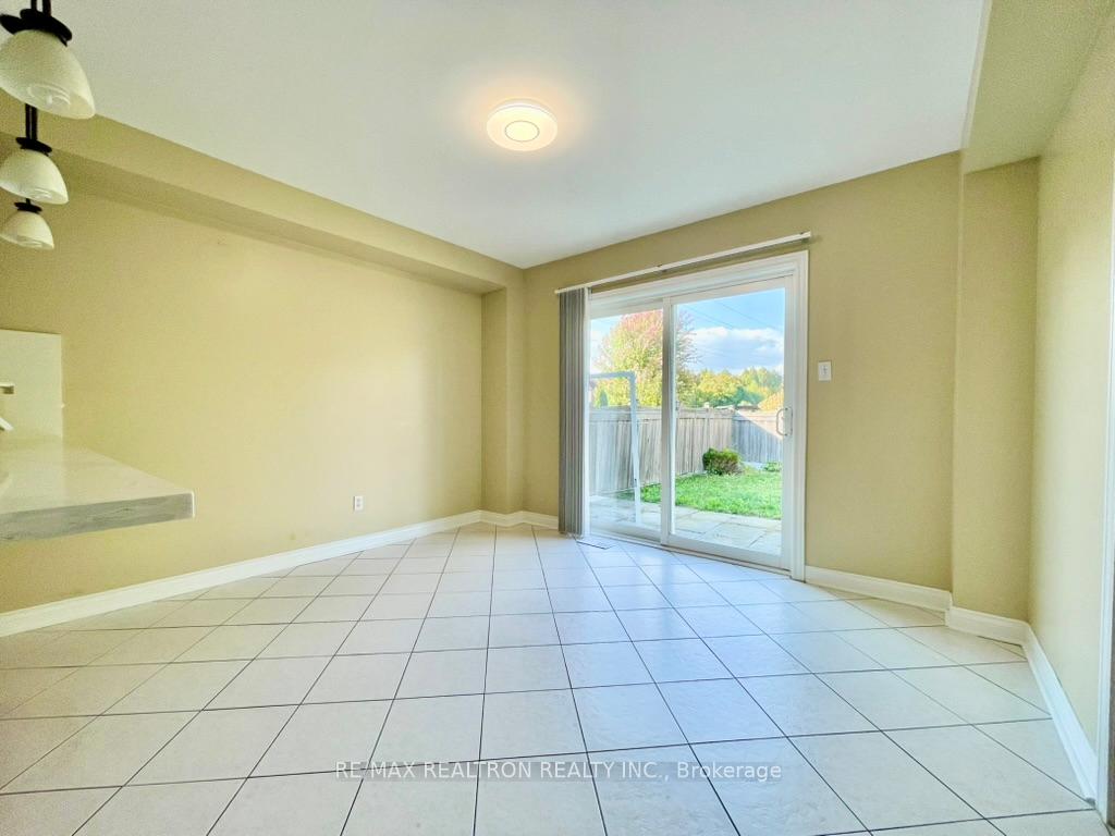 Photo 6 of 72 Darren Avenue, Whitby, Rolling Acres — HOMEH
