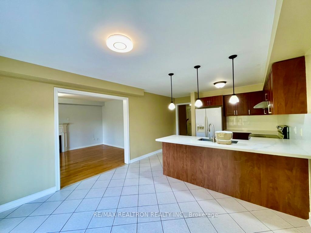 Photo 7 of 72 Darren Avenue, Whitby, Rolling Acres — HOMEH