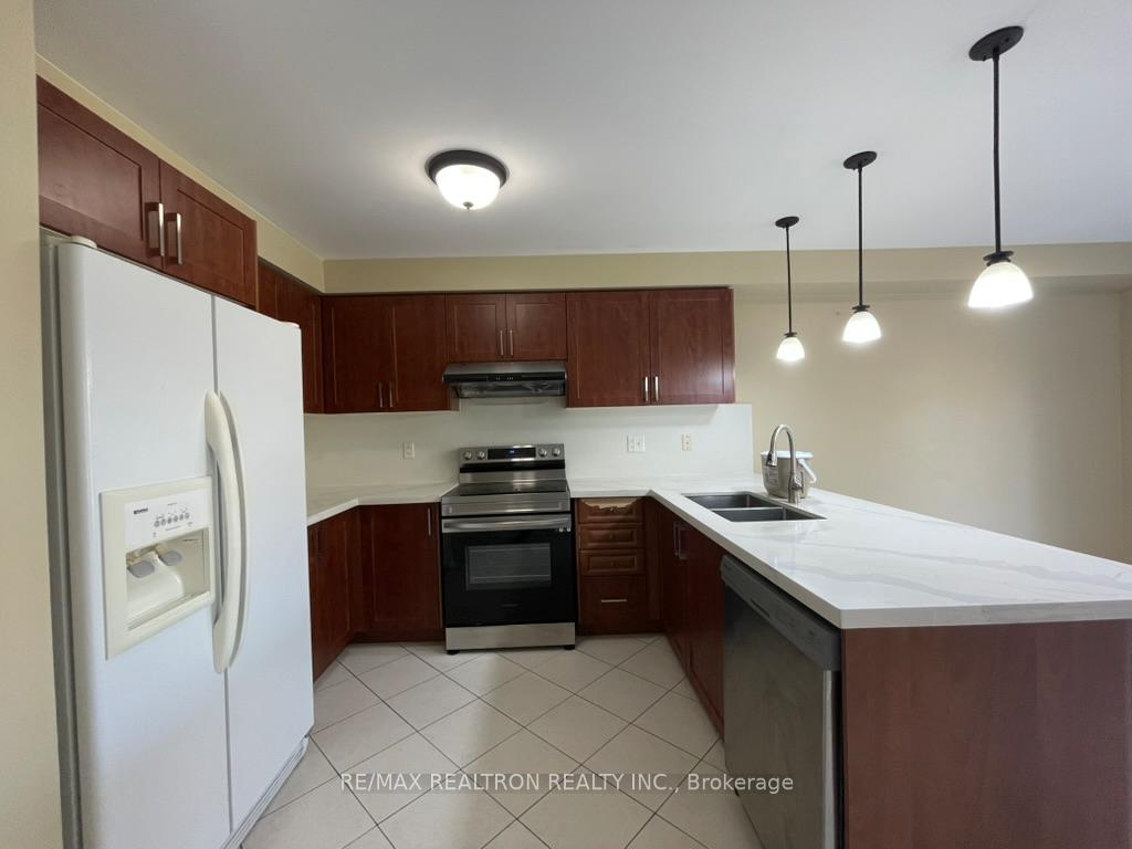Photo 8 of 72 Darren Avenue, Whitby, Rolling Acres — HOMEH