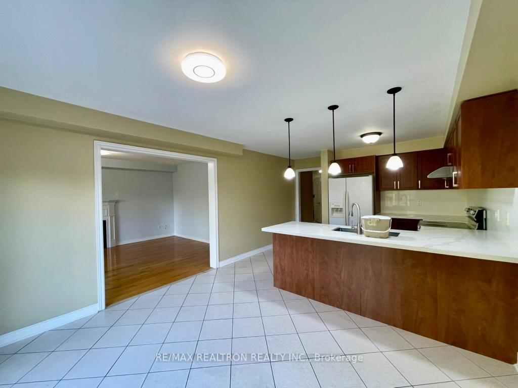 Photo 9 of 72 Darren Avenue, Whitby, Rolling Acres — HOMEH