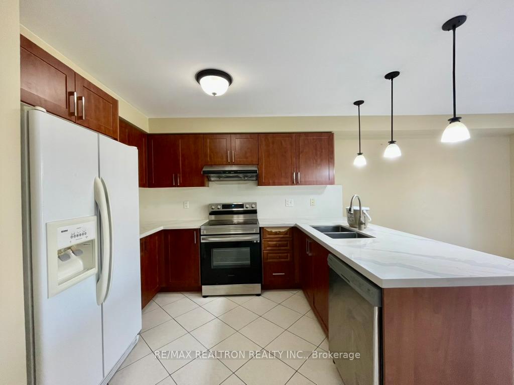 Photo 10 of 72 Darren Avenue, Whitby, Rolling Acres — HOMEH