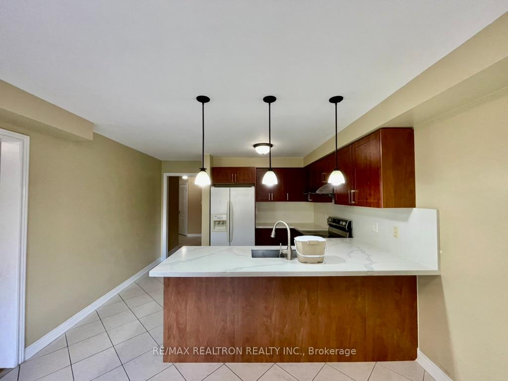 Photo 11 of 72 Darren Avenue, Whitby, Rolling Acres — HOMEH