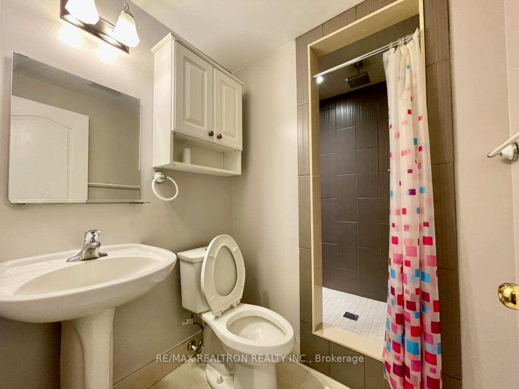 Photo 14 of 72 Darren Avenue, Whitby, Rolling Acres — HOMEH