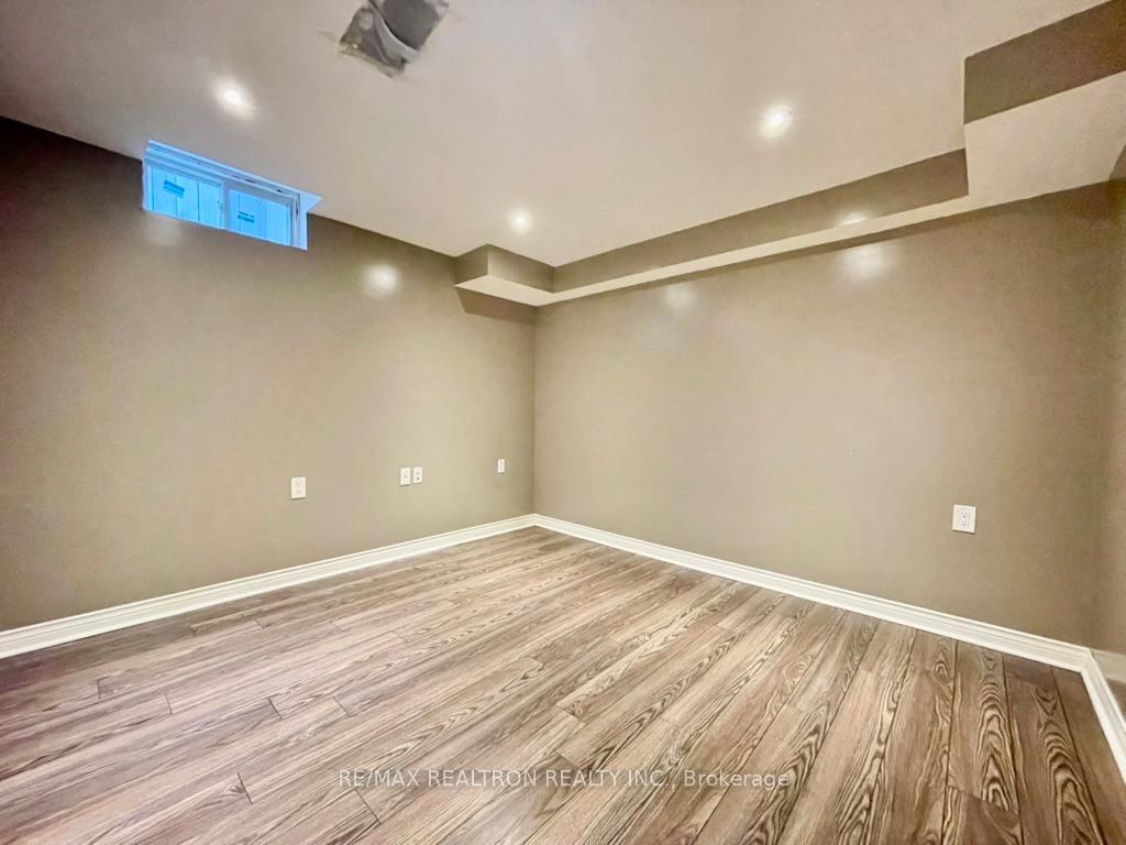 Photo 15 of 72 Darren Avenue, Whitby, Rolling Acres — HOMEH