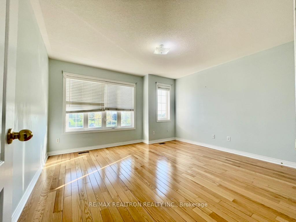 Photo 17 of 72 Darren Avenue, Whitby, Rolling Acres — HOMEH