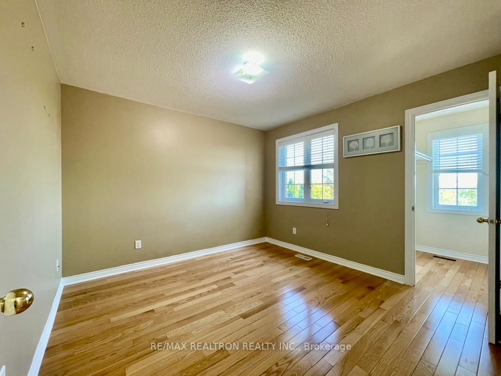 Photo 18 of 72 Darren Avenue, Whitby, Rolling Acres — HOMEH