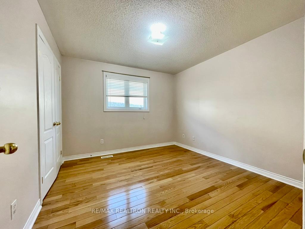 Photo 20 of 72 Darren Avenue, Whitby, Rolling Acres — HOMEH