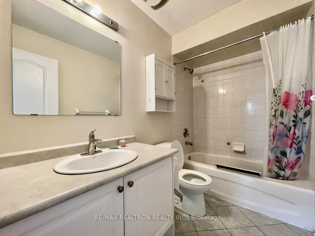 Photo 21 of 72 Darren Avenue, Whitby, Rolling Acres — HOMEH