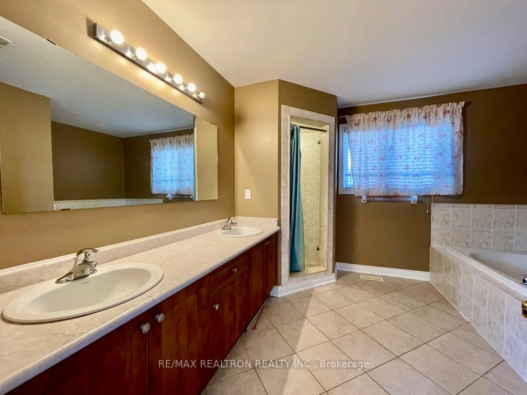 Photo 25 of 72 Darren Avenue, Whitby, Rolling Acres — HOMEH